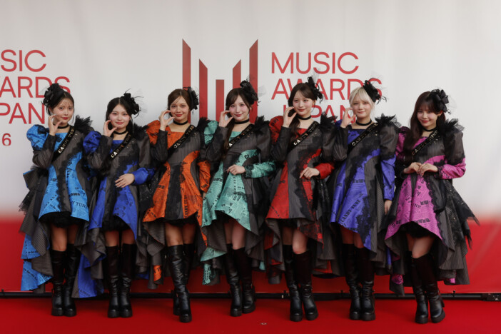 CANDY TUNE、ダークなスペシャル衣装で『MUSIC AWARDS JAPAN 2026』レッドカーペットに登場