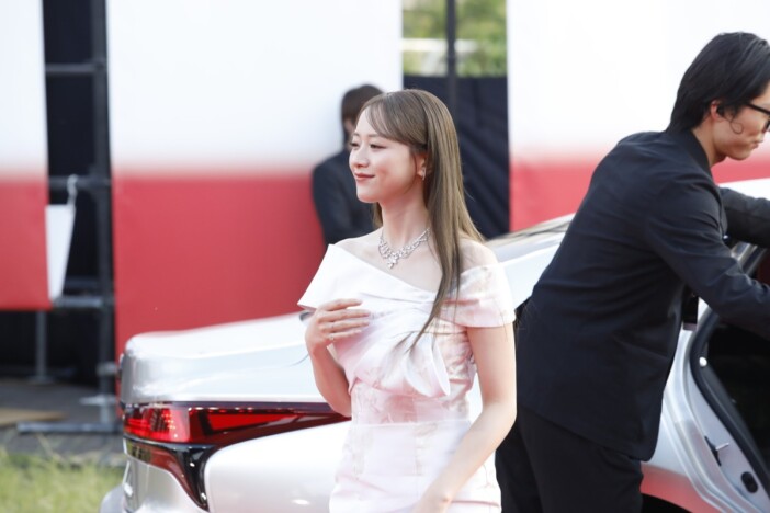 森香澄、HIKAKIN、kemio『MUSIC AWARDS JAPAN 2026』レッドカーペットに登場