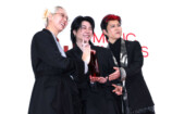 『MUSIC AWARDS JAPAN 2026』囲み取材に登場したMrs. GREEN APPLE（写真＝池村隆司）