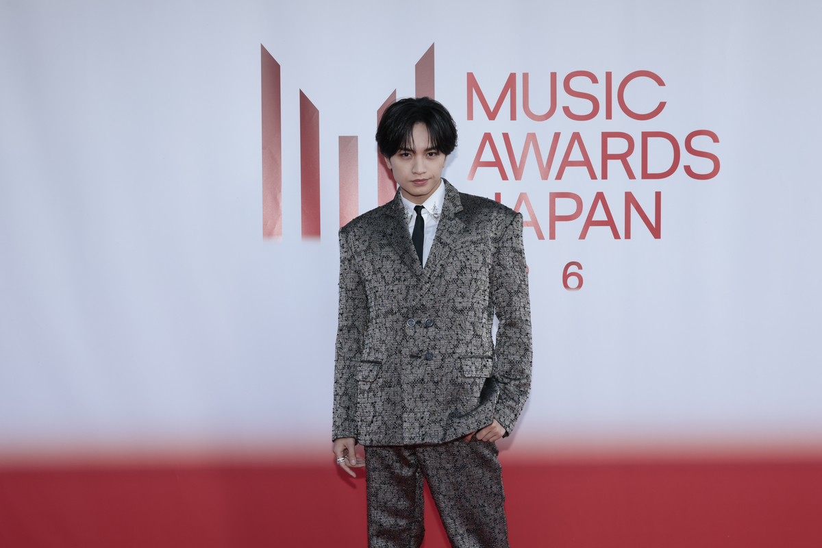 豪華アーティストが煌びやかな衣装で勢揃い オフィシャル写真で振り返る『MUSIC AWARDS JAPAN 2026』レッドカーペットの画像1-5