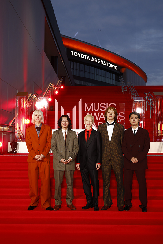 豪華アーティストが煌びやかな衣装で勢揃い　オフィシャル写真で振り返る『MUSIC AWARDS JAPAN 2026』レッドカーペットの画像9-6