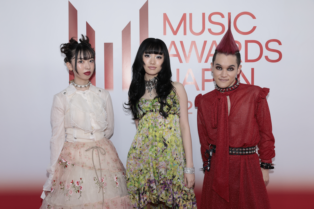 豪華アーティストが煌びやかな衣装で勢揃い　オフィシャル写真で振り返る『MUSIC AWARDS JAPAN 2026』レッドカーペットの画像10-6