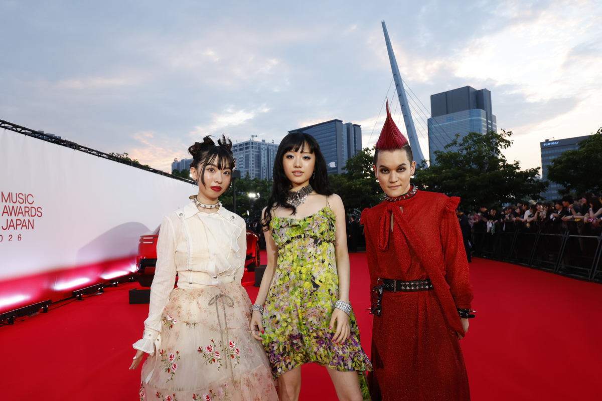 豪華アーティストが煌びやかな衣装で勢揃い　オフィシャル写真で振り返る『MUSIC AWARDS JAPAN 2026』レッドカーペットの画像10-5