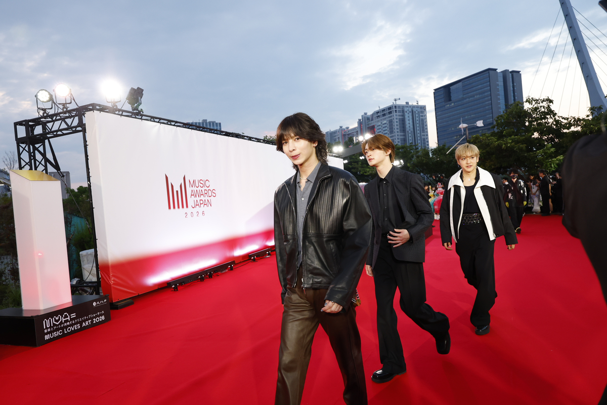 豪華アーティストが煌びやかな衣装で勢揃い　オフィシャル写真で振り返る『MUSIC AWARDS JAPAN 2026』レッドカーペットの画像3-1