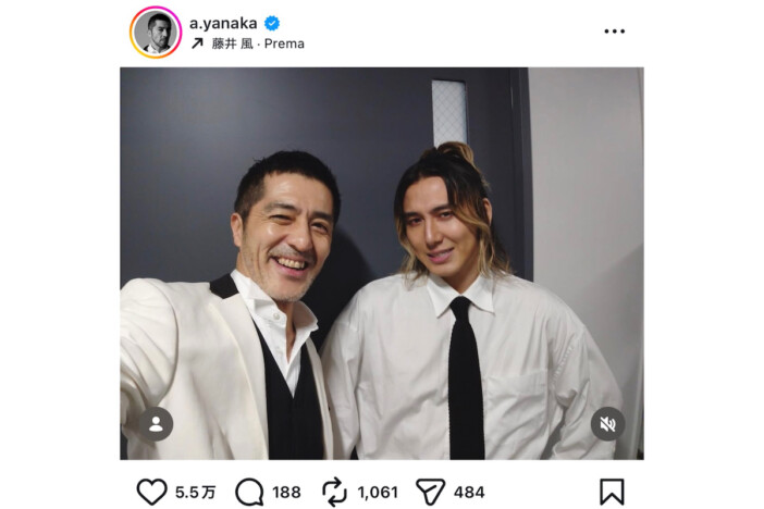 藤井 風、谷中敦・渡辺謙との『MAJ』オフショット 薔薇の花束を抱えた写真に「風さんの嬉しそうなお顔」