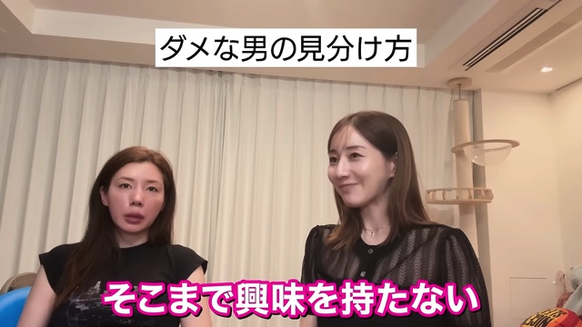 ファンからの質問に答える仲里依紗と田中みな実