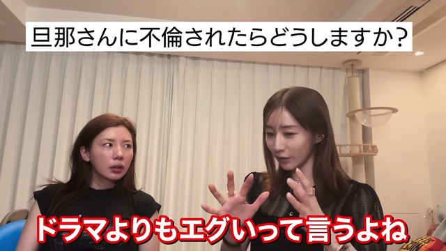 ファンからの質問に答える仲里依紗と田中みな実