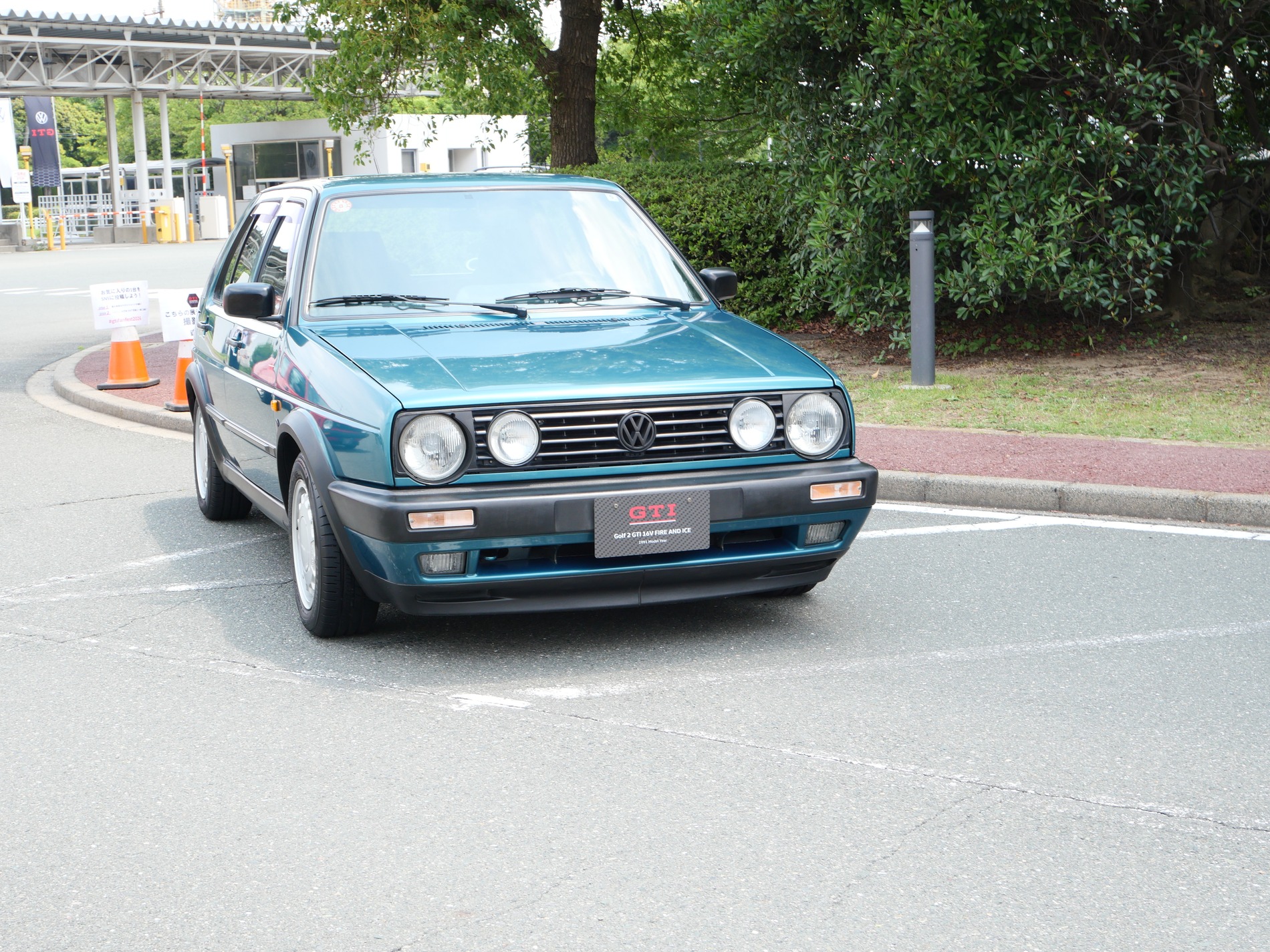 会場内で展示された車