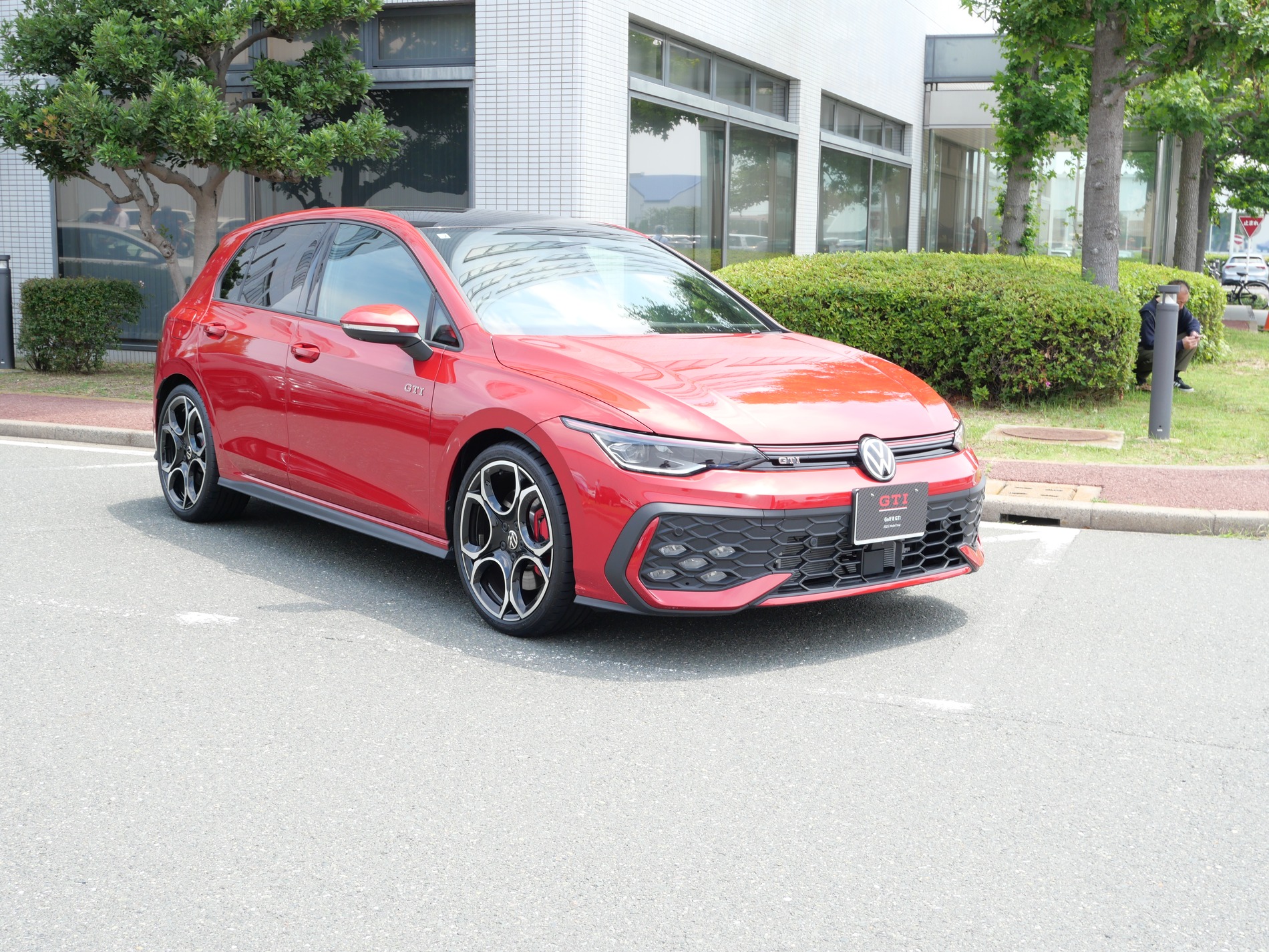 会場内で展示された車
