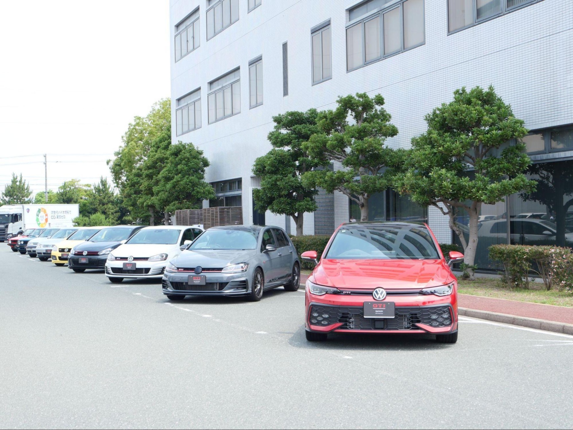 ずらりと並ぶ車体
