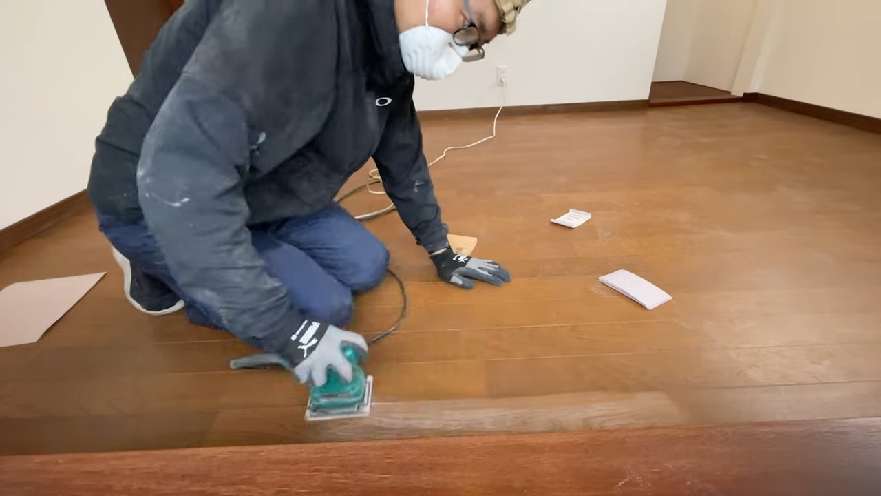 DIY系YouTuber フローリングを見事に再塗装の画像