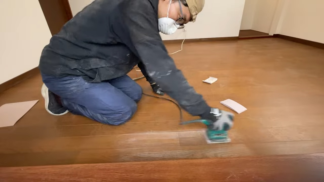 DIY系YouTuber フローリングを見事に再塗装の画像