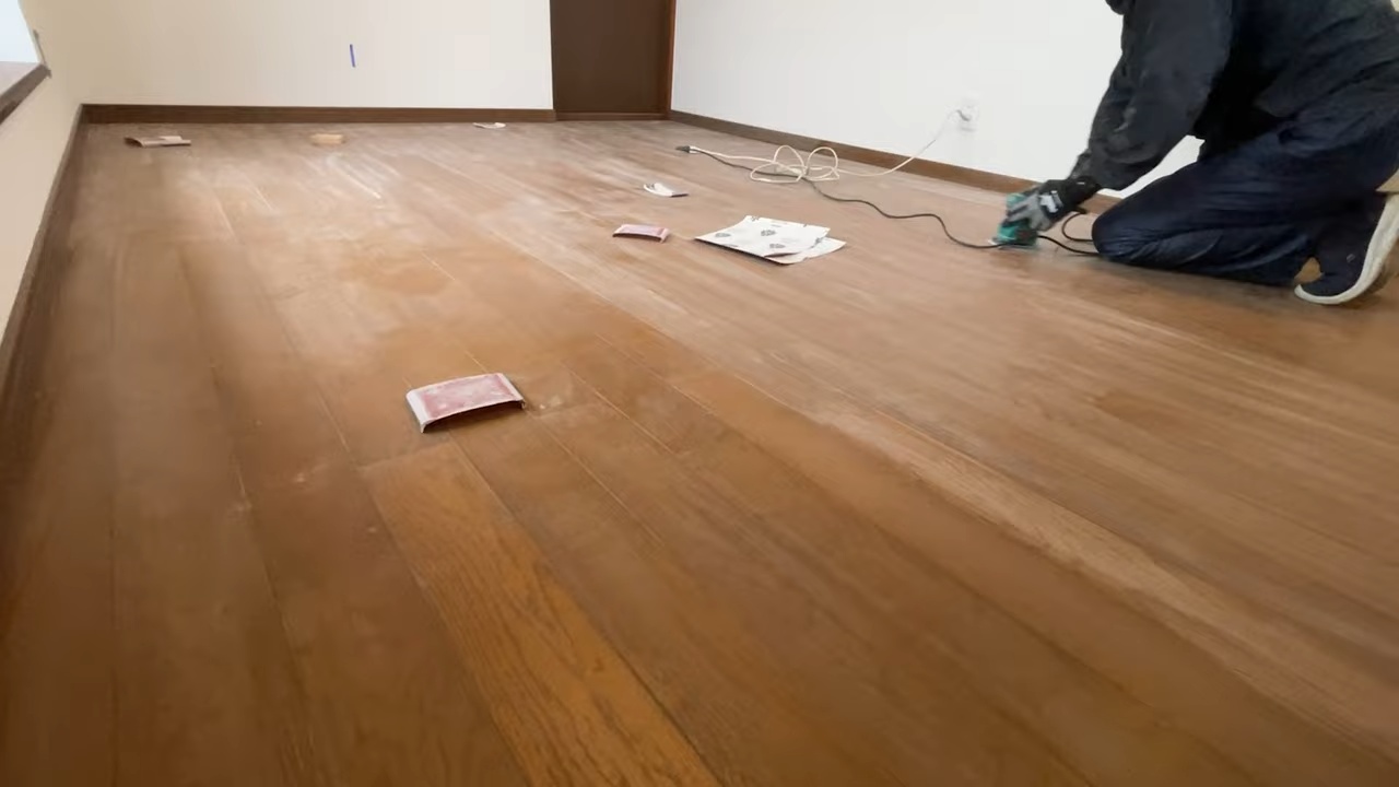 DIY系YouTuber フローリングを見事に再塗装の画像