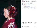 のん、紅の着物姿でランウェイに登場の画像