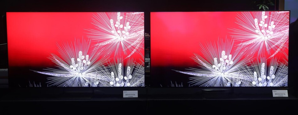 『BRAVIA 9 II』（左）と『BRAVIA 7 II』