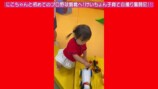 娘と一緒に野球観戦をする山本圭壱