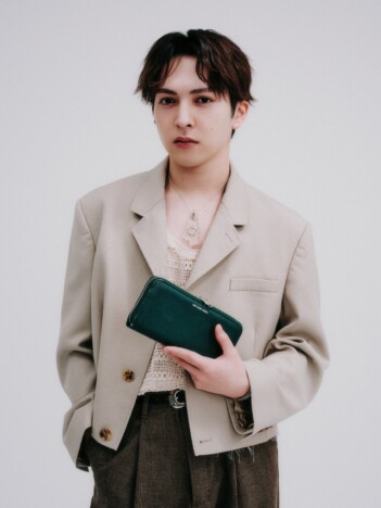 M!LK 吉田仁人のクールな姿も! 大ヒット「超仕分け財布」にセブン限定の新色が登場