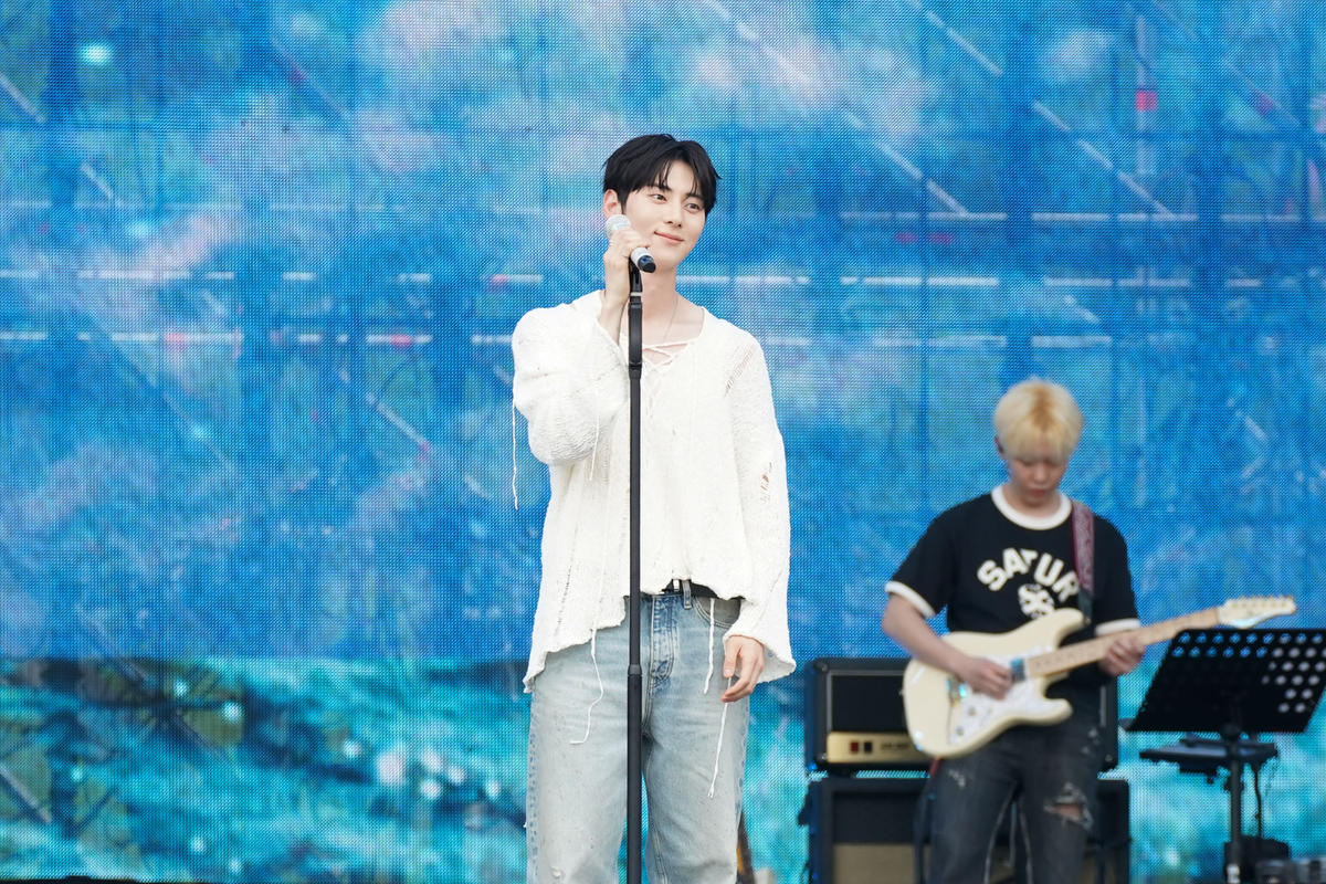 HWANG MIN HYUN