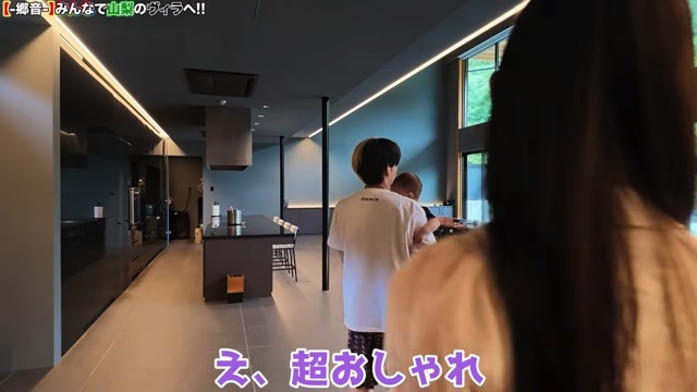 ヴィラを満喫するヒカルと加藤