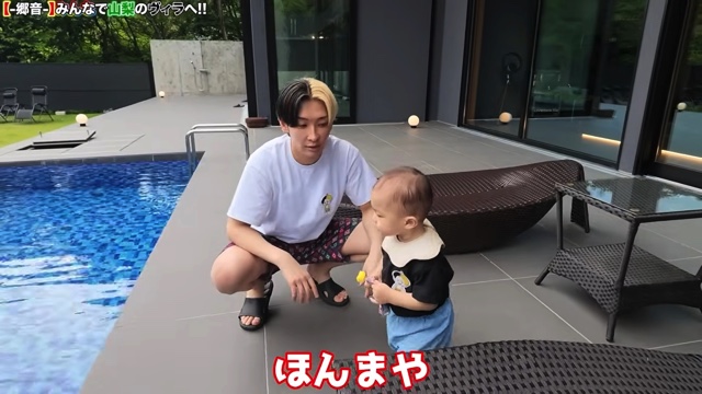 ヴィラを満喫するヒカルと加藤