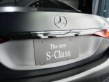 S-Classと描かれたナンバープレート