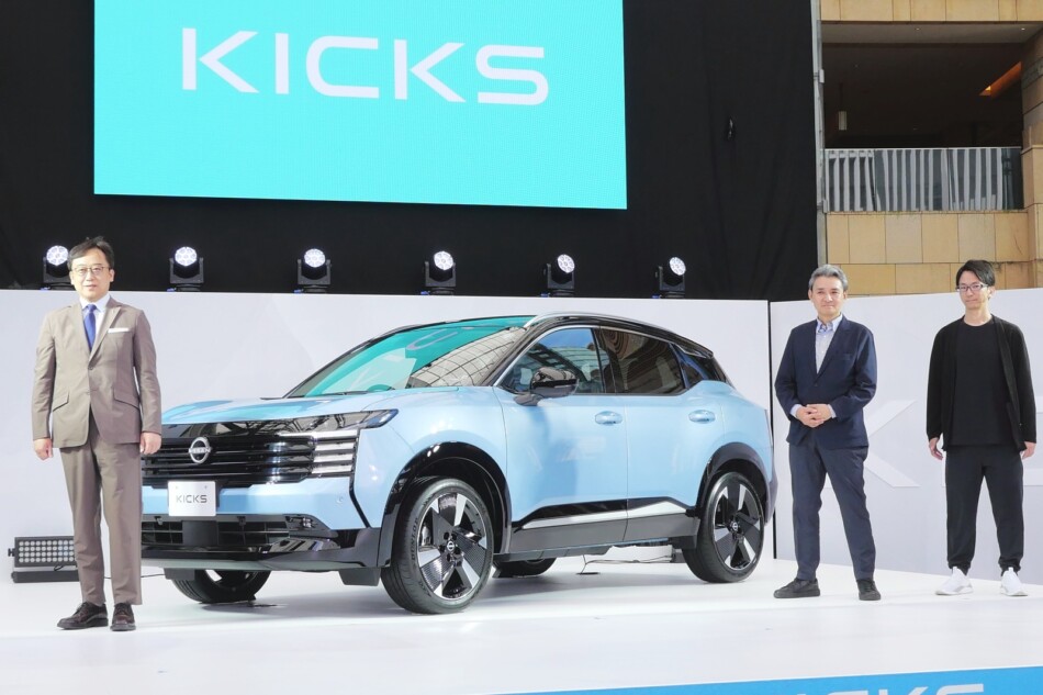 左から執行職の杉本氏、チーフプロダクトスペシャリストの田中氏、デザインダイレクターの楠氏