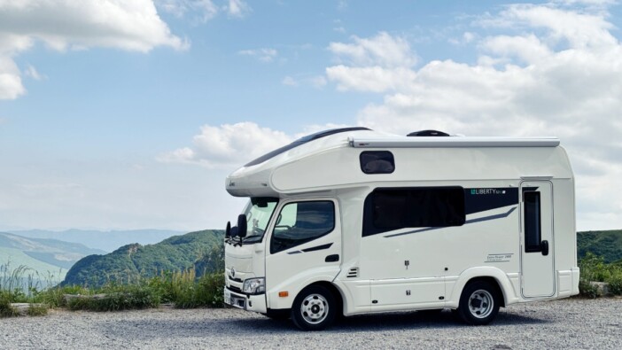 LACモービル、新型キャブコン『LIBERTY52REi』販売開始　プロトタイプから収納などを改善