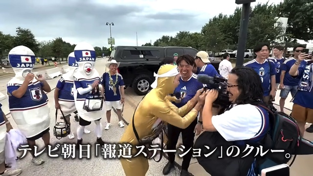 現地を盛り上げる江頭2:50