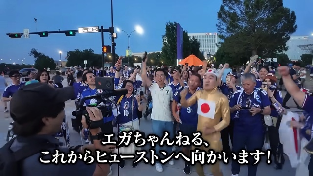 現地を盛り上げる江頭2:50