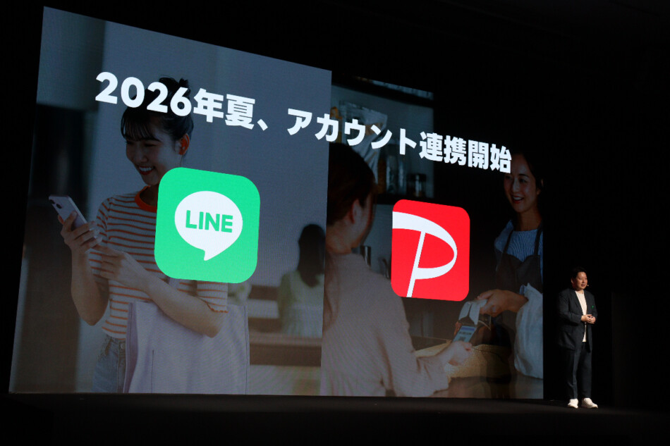 LINEがAIによる新戦略、PayPay提携など発表