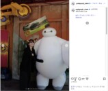 与田祐希、佐藤楓とディズニー2ショットの画像