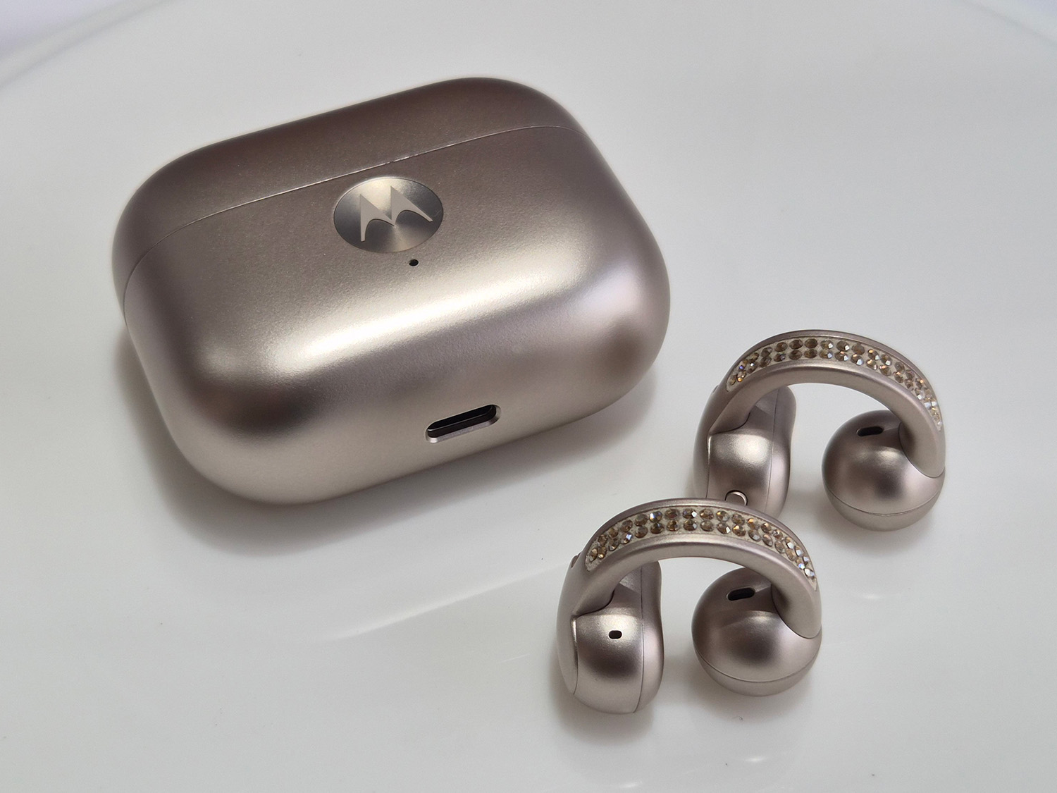 『moto buds loop - with Crystals by Swarovski』