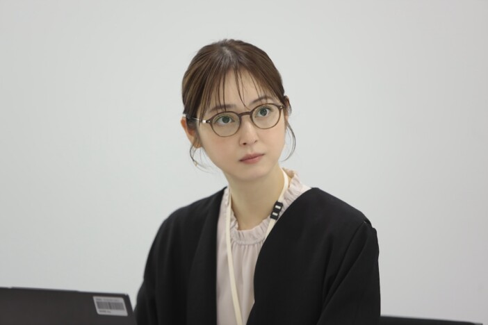 佐々木希、『告白-25年目の秘密-』で“頼れる秘書”に 岡崎紗絵との“信頼関係”を意識