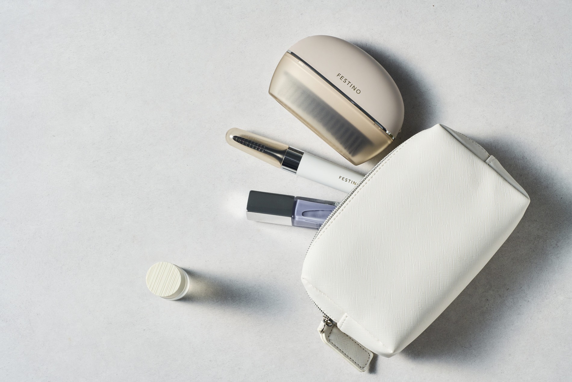 フェスティノ、コードレスのブラシ型ヘアアイロン発売の画像