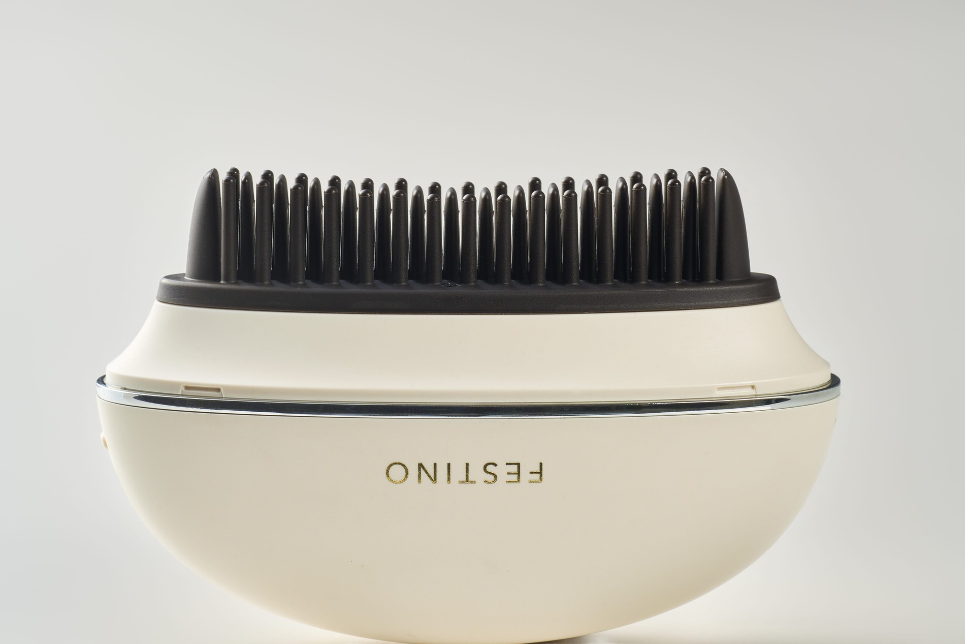 フェスティノ、コードレスのブラシ型ヘアアイロン発売の画像