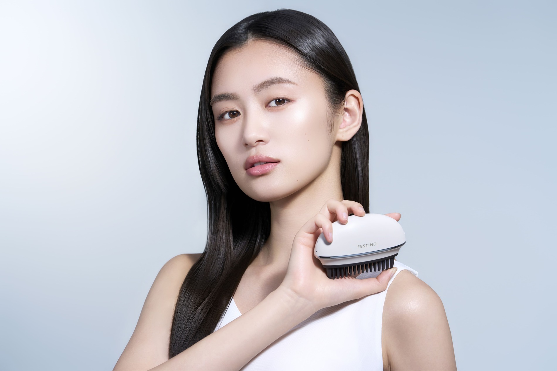 フェスティノ、コードレスのブラシ型ヘアアイロン発売