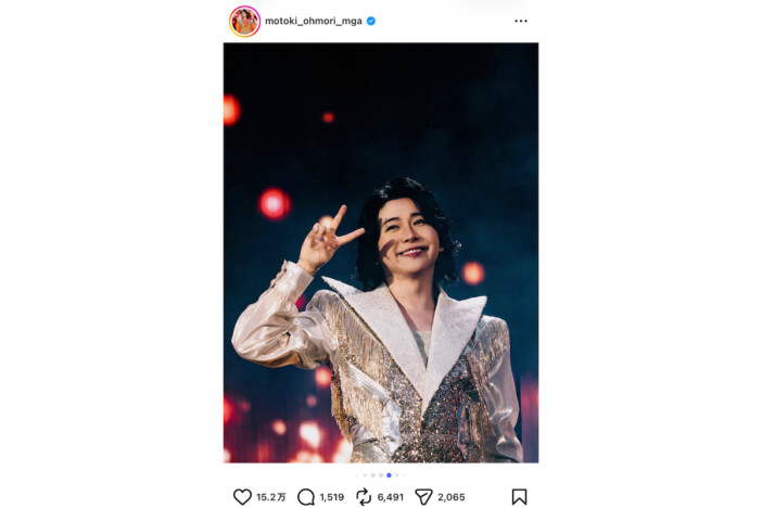 ミセス 大森元貴、キラキラ衣装のライブ写真大量投稿に「芸術作品」「もっくん眩しい」　大胆な蹴りショットも