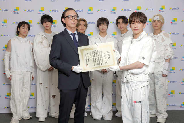IMP. 「オリコン上半期ランキング 2026」、「アーティスト別セールス部門 新人ランキング」表彰状授与