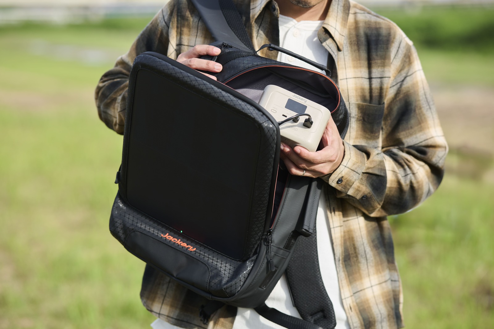Jackeryの薄型ポタ電＆ソーラーリュックの画像