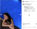 新木優子、“ナイトプールで頬杖”オフショの画像