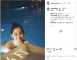 新木優子、“ナイトプールで頬杖”オフショの画像