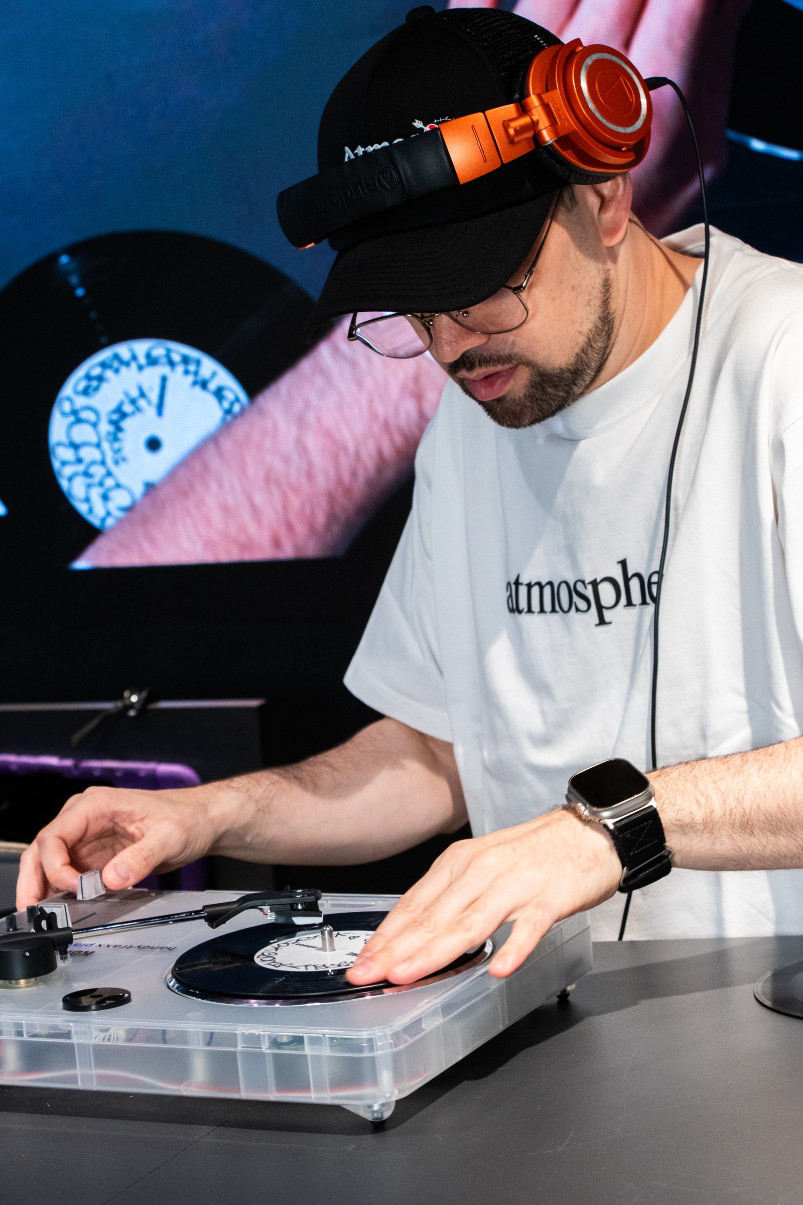 ポータブルレコードプレーヤー『handytraxx play Clear White』
