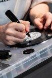 ポータブルレコードプレーヤー『handytraxx play Clear White』