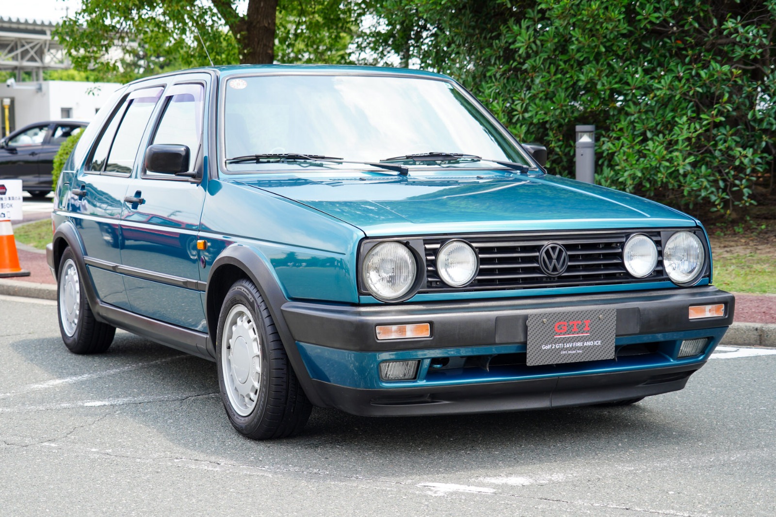 会場内で展示された車