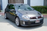 会場内で展示された車