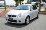 会場内で展示された車