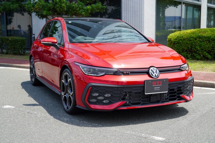 『ゴルフGTI』はなぜ50年愛され続けるのか オーナー230組が集った記念イベントで見えた「GTIとの付き合い方」