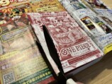 カードに傷がつかないよう、注意して開封