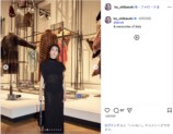 柴咲コウ、ローマで“黒コーデの美ドレス”の画像