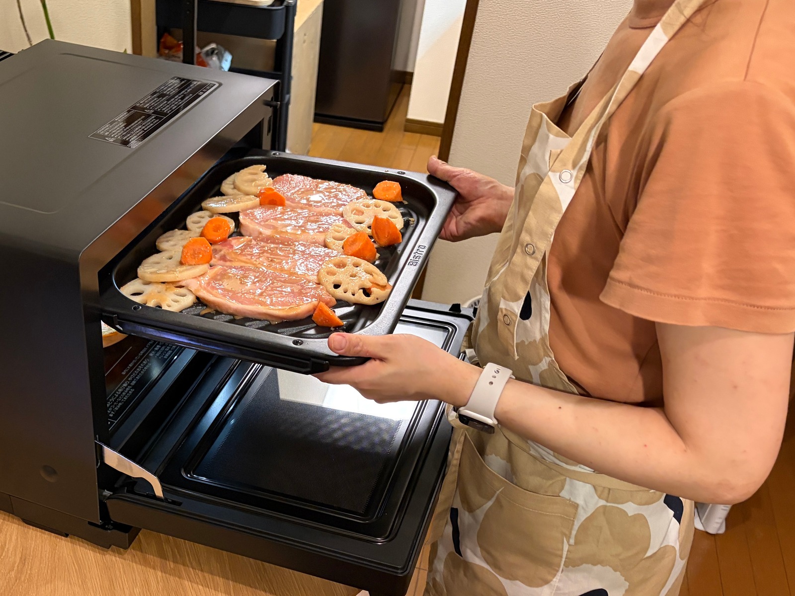 グリルに入れる様子